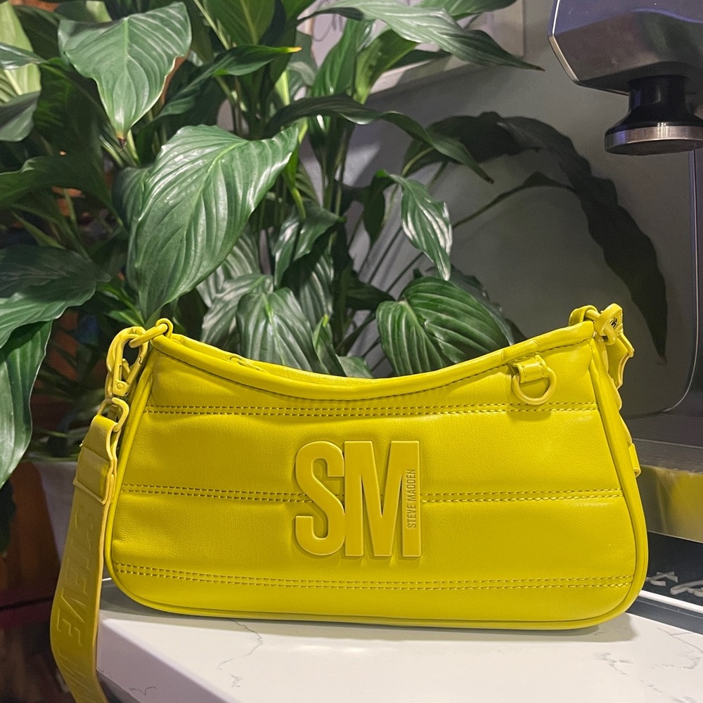 EUC Steve Madden Bzoia crossbody bag in a yellow/lemon color. 